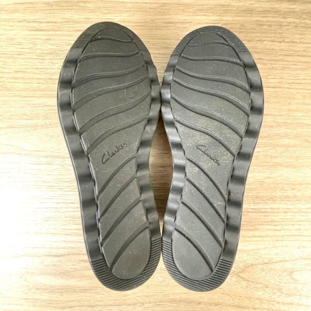 Clarks Sharon Dolly Burgundy slip-ons - size 7.5 medium - Picture 10 of 11